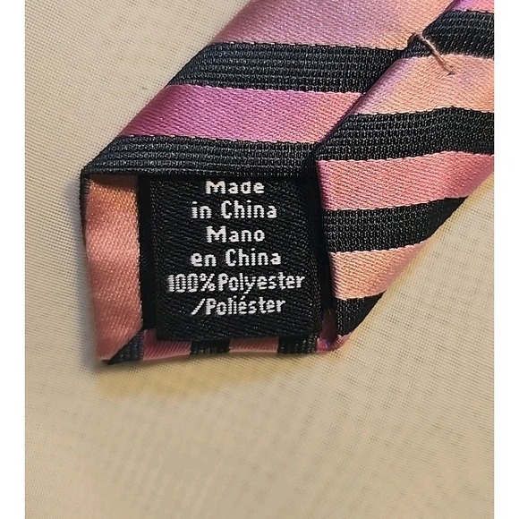 Dockers ~ Polyester Necktie ~48 Long 2.5 Wide~ Striped Pink Black - Picture 4 of 4
